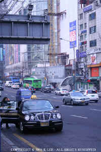 Myongdong.JPG (78202 bytes)