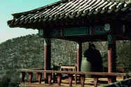 bell_in_temple.jpg (22475 bytes)