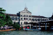 wht_bldg_on_rvr.jpg (25157 bytes)