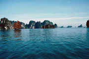 ha_long.jpg (14292 bytes)