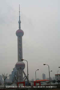 Orient_Pearl_TVTower2.JPG (34355 bytes)