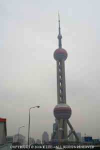 Orient_Pearl_TVTower3.JPG (32055 bytes)