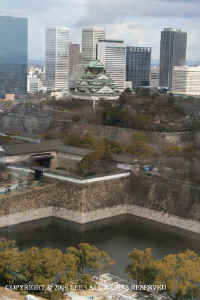 Osaka_castle2.JPG (64322 bytes)