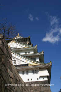 Osaka_castle.JPG (57349 bytes)