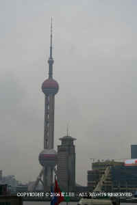 Pudong2.JPG (33135 bytes)