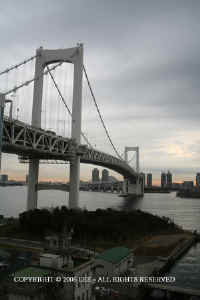 Tokyo_bridge.JPG (48510 bytes)